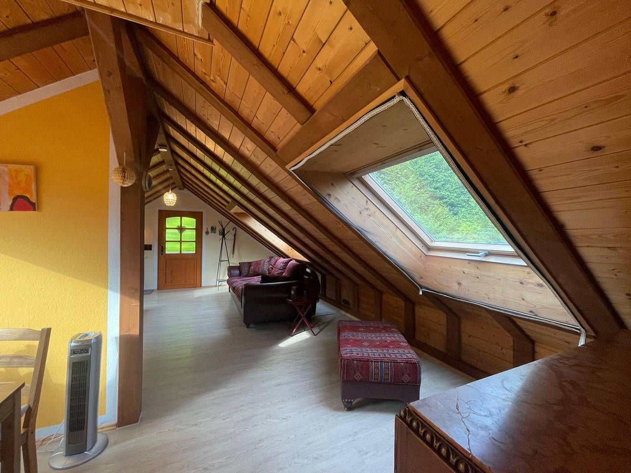 Ganze Wohnung, Ferienwohnung im Dachgeschoss am Bodensee mit Wlan und Balkon in Überlingen, Bodenseekreis