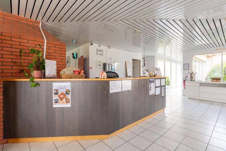 Hôtel pour 2 personnes, avec terrasse ainsi que jardin et vue à Chambretaud - 4