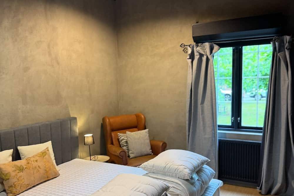 Ganze Wohnung, Lotus Hill holiday home in Båstad. Close to center, beach and forest. in Bastad, Skane