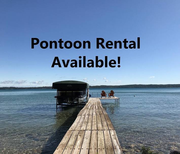Vacation rental for 6 people, with yard and hot tub in Torch Lake