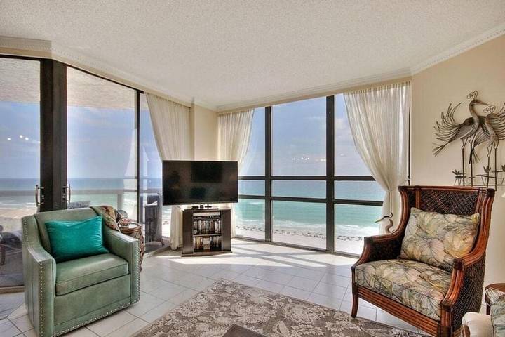 Vacation rental for 2 people, with balcony and hot tub as well as yard in Miramar Beach