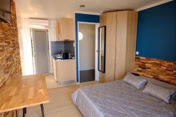 Gîte pour 2 personnes, avec vue ainsi que terrasse et jardin dans Île du Levant
