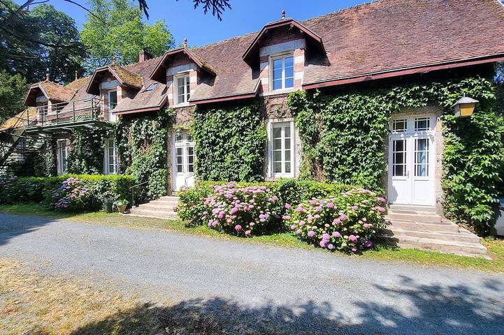 Location de vacances pour 18 personnes, avec jardin et terrasse à Cluis