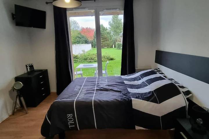 Gîte pour 2 personnes, avec jardin et piscine, animaux acceptés à Équemauville