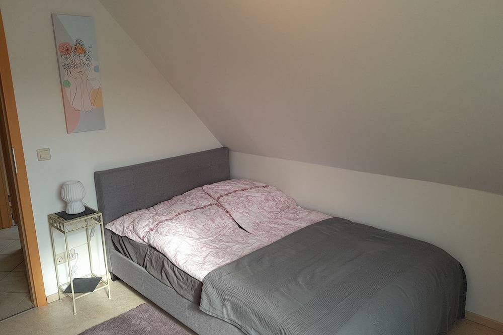 Ganze Wohnung, Gemütliche frisch renovierte Ferienw. 78qm in ruhiger Lage mit bester Aussicht in Bissingen an der Teck, Albsteig Etappe 8