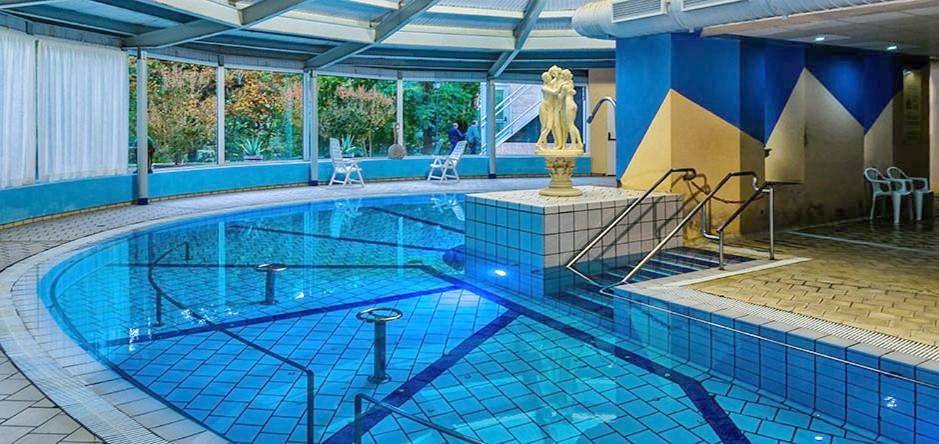 Hôtel, avec Jacuzzi et Terrasse ainsi que Jardin et Piscine