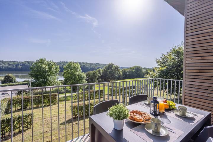 Location de vacances pour 4 personnes, avec Terrasse et Vue sur le lac à Eppe-Sauvage