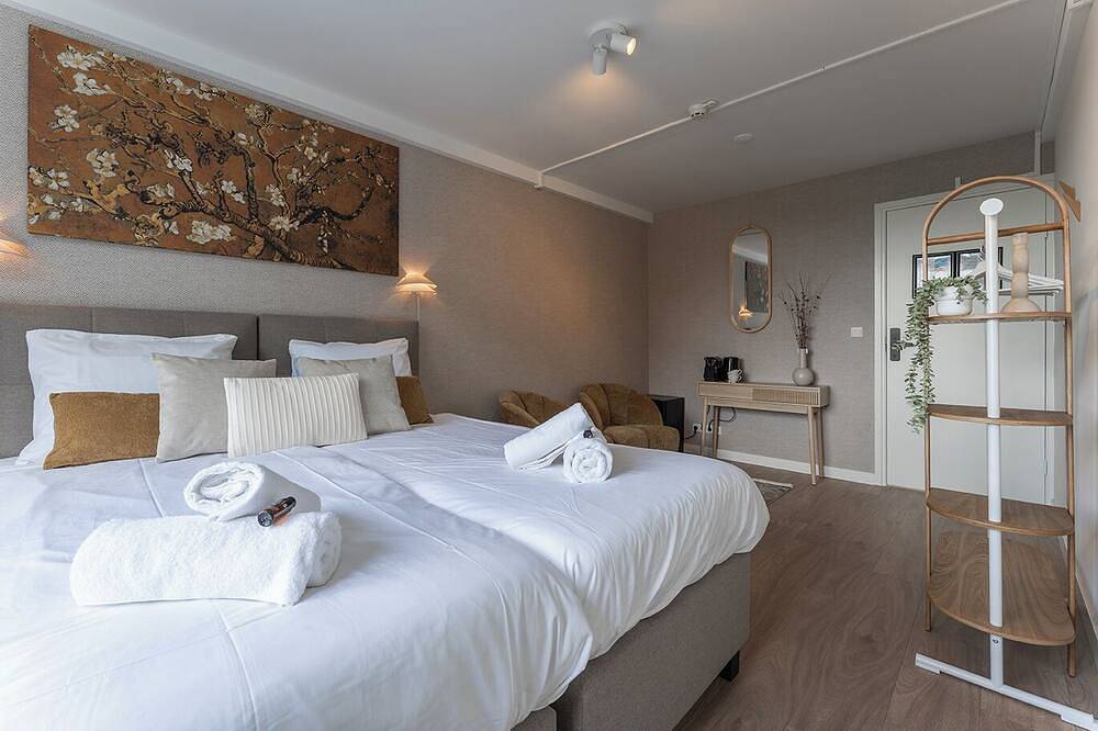 Ganze Wohnung, Erleben Sie Komfort und Ruhe in diesem ruhigen Zimmer in der Nähe der Tilburg Universität. Ideal für Studenten oder Reisende, mit einem flexiblen Hotelbett für 1–2 Gäste, das einen erholsamen und preiswerten Aufenthalt in Tilburg garantiert. in Tilburg, Nordbrabant