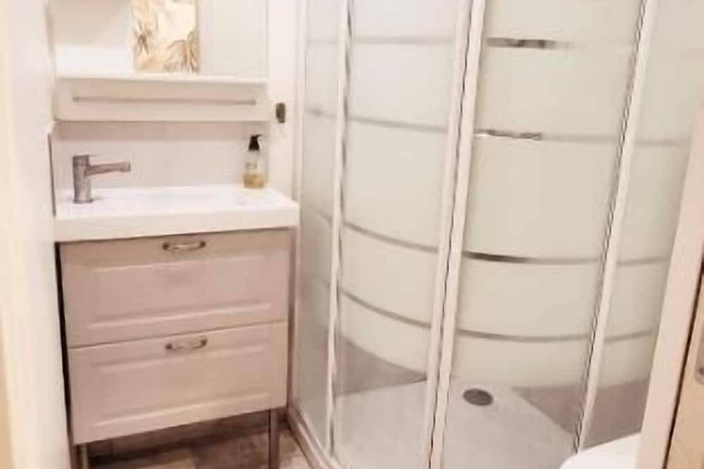 Entire apartment, Studio \"clem\", Centre-ville, au Pied du Métro in Clichy, Hauts-de-Seine