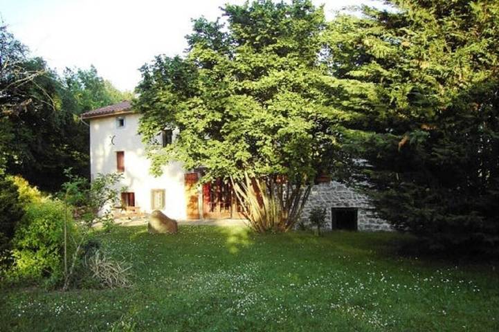 Gîte pour 2 personnes, avec Jardin à Vertolaye - 4