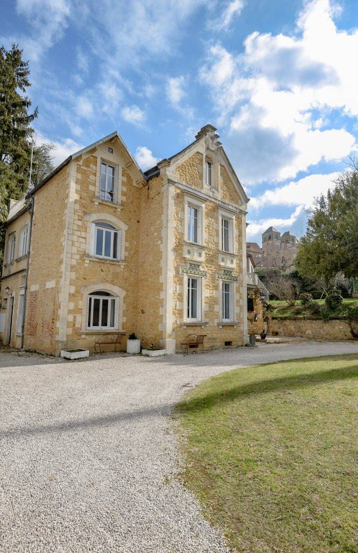 Maison dans parc avec piscine, 10 personnes in Gourdon, Quercy