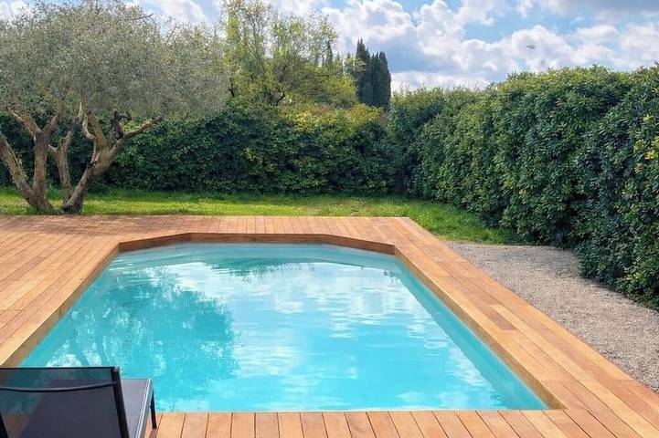 Location de vacances pour 4 personnes, avec piscine et jardin à Servian