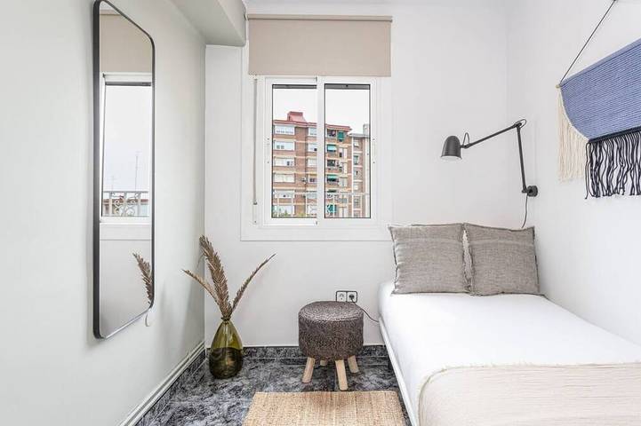 Appartement entier, Lovely and cozy 3 bedroom home completely refurbished and designed for a pleasant and comfortable stay in Barcelona. in Cornellà de Llobregat, Baix Llobregat