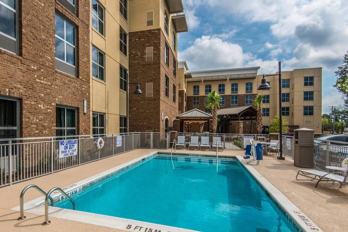 Hotel for 3 people, with pool - 1