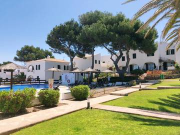 Gîte pour 6 personnes, avec jardin et piscine ainsi que vue et bassin pour enfant, adapté aux familles à Port d'Addaia