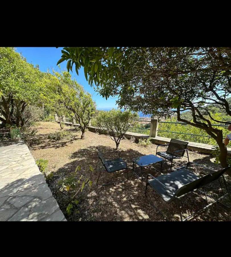 10 min de Monaco petite maison avec jardin vue mer et rocher de Monaco in La Turbie, Côte méditerranéenne (France)