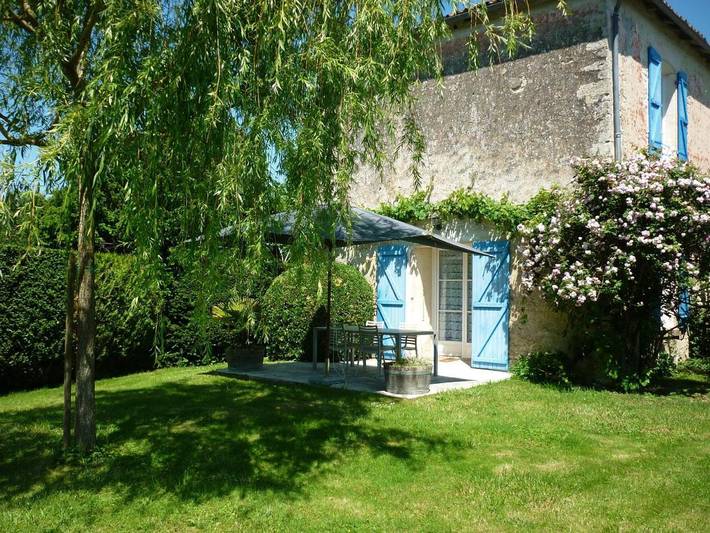 Gîte pour 3 personnes, avec vue et jardin à Frontenay-Rohan-Rohan