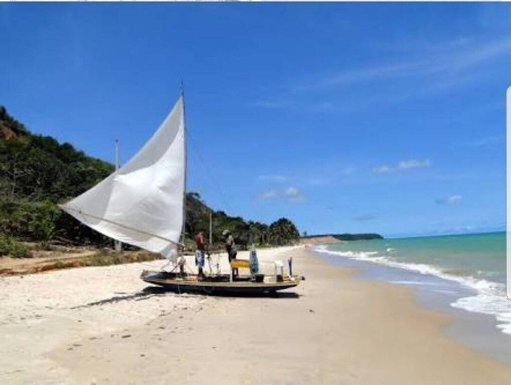 Haus auf der Insel Crôa in der Nähe des Strandes für kaputte Autos in Barra de Santo Antônio, Alagoas