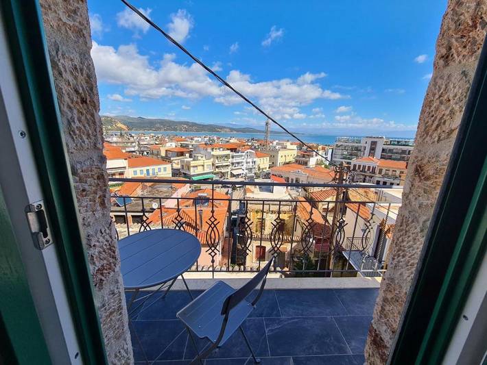 Gîte pour 2 personnes, avec Balcon et Terrasse ainsi que Vue sur le lac et Vue dans Gytheion - 3