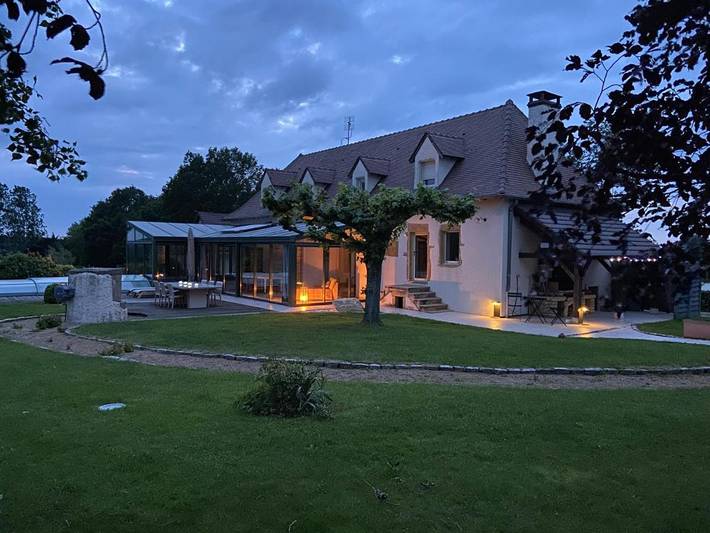 Location de vacances pour 6 personnes, avec piscine ainsi que jardin et vue, animaux acceptés à Poisson (homonymie) - 4