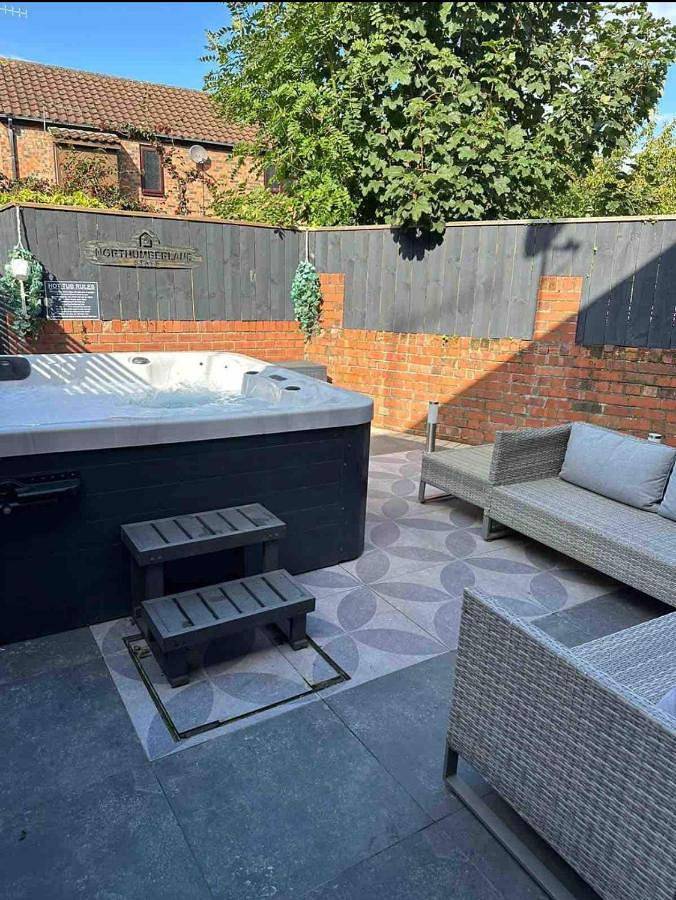 Holiday rental for 4 people, with Hot tub and Terrace as well as Garden and Pool in Morpeth