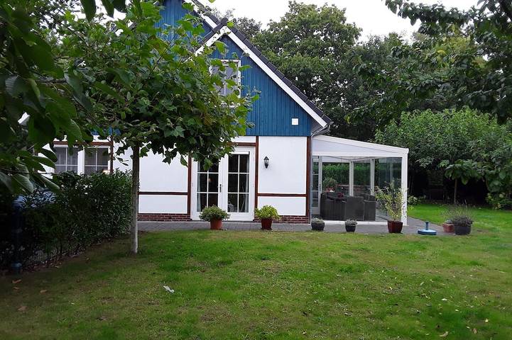 Ferienhaus für 13 Personen, mit Pool und Whirlpool sowie Garten