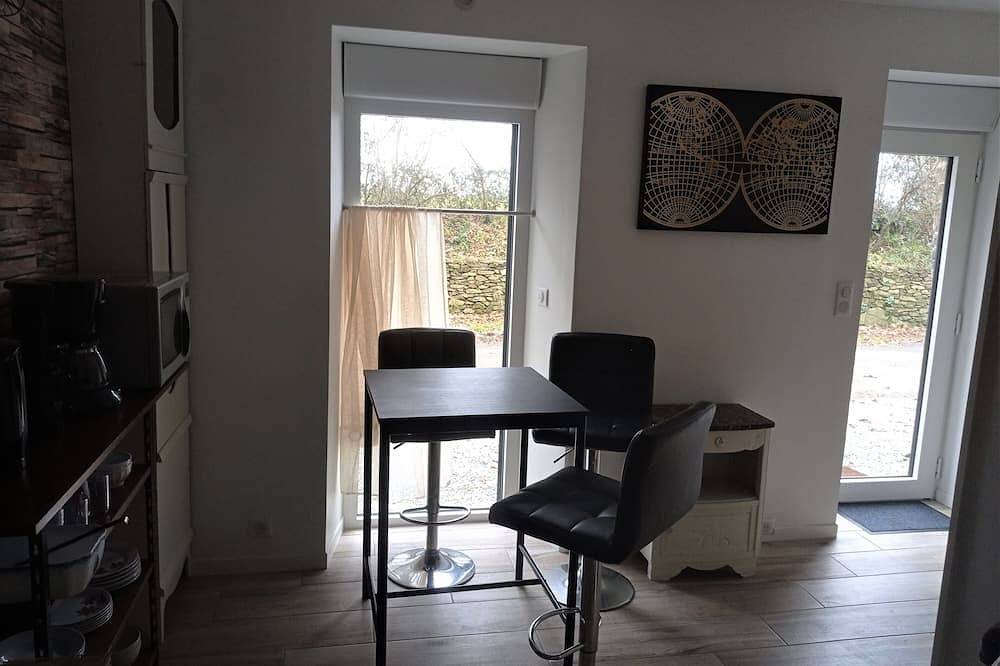 Detached room in the countryside, access close to N164 in Pleyben, Châteaulin und Umgebung