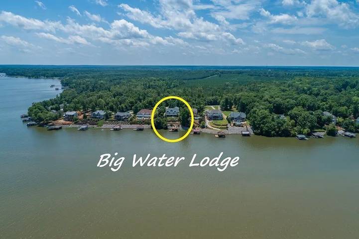 Vacation rental for 16 people, with balcony and yard in Lake Gaston