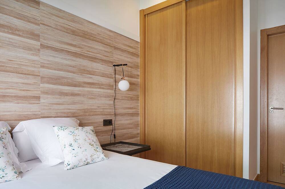 Entire apartment, Arzak by Feelfree Rentals in Playa de la Concha, San Sebastian