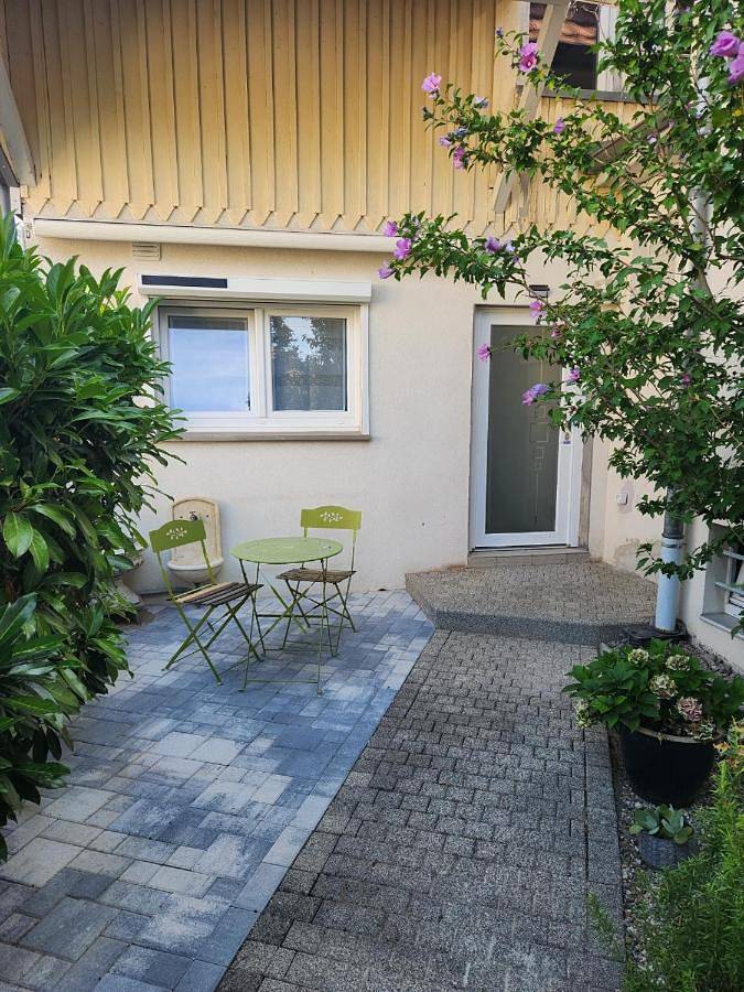 Gîte pour 2 personnes, avec Terrasse ainsi que Jardin et Vue à Zillisheim