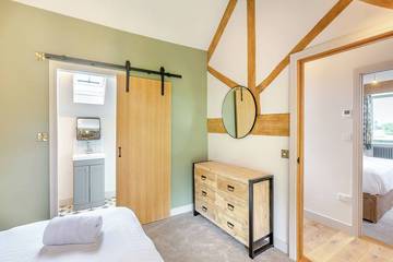 Log Cabin for 10 People in Shrewsbury, Shropshire, Photo 4