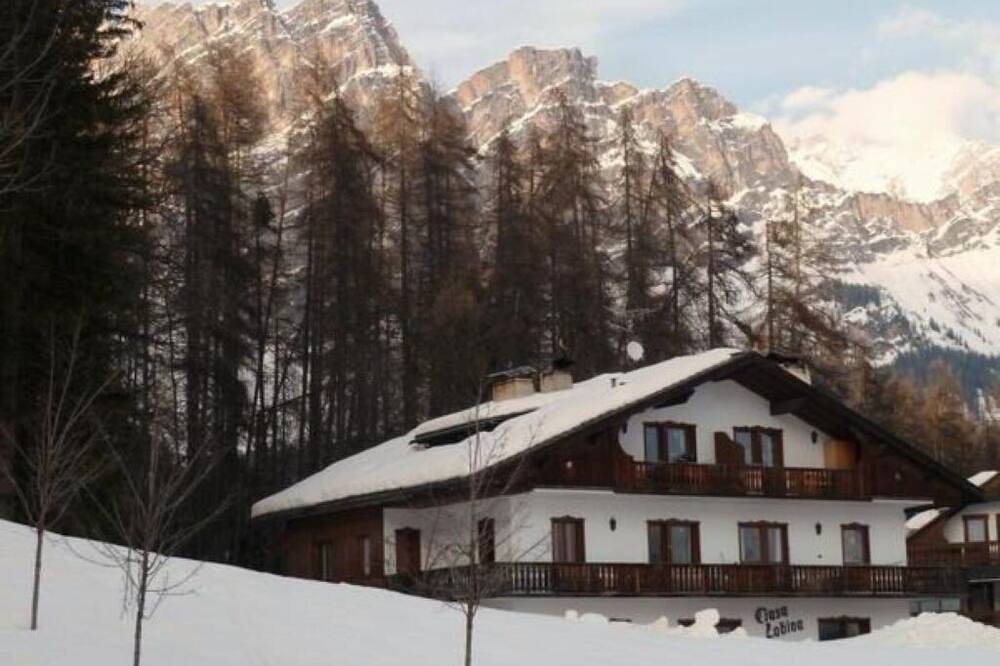 Entire apartment, Cozy panoramic apartment in Ciasa Ladina in Cortina d'Ampezzo, Dolomiti Superski