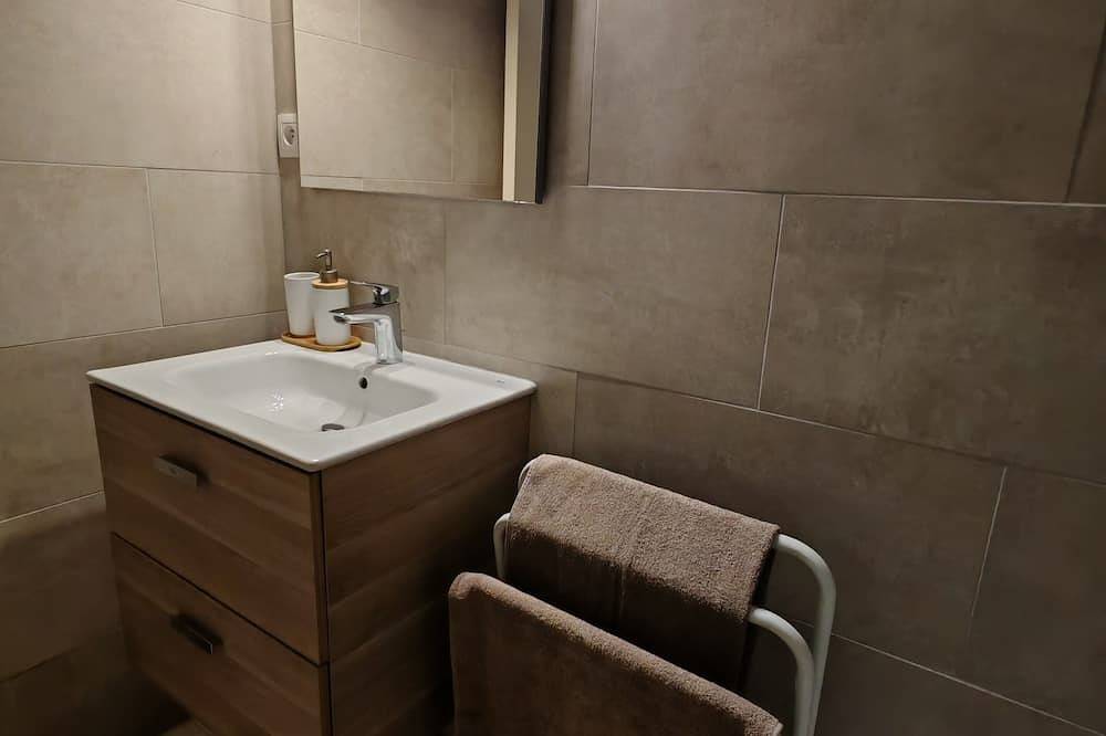 Ganze Wohnung, Rental Porticcio Agosta Air conditioning 200 m from the sea, garden and barbecue in Albitreccia, Ajaccio und Umgebung