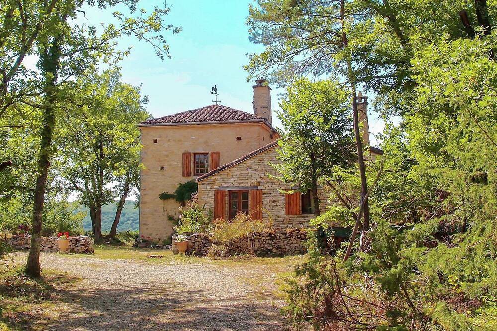 Casa en la cima de una colina con vista al valle in Bouzic, Périgord Noir