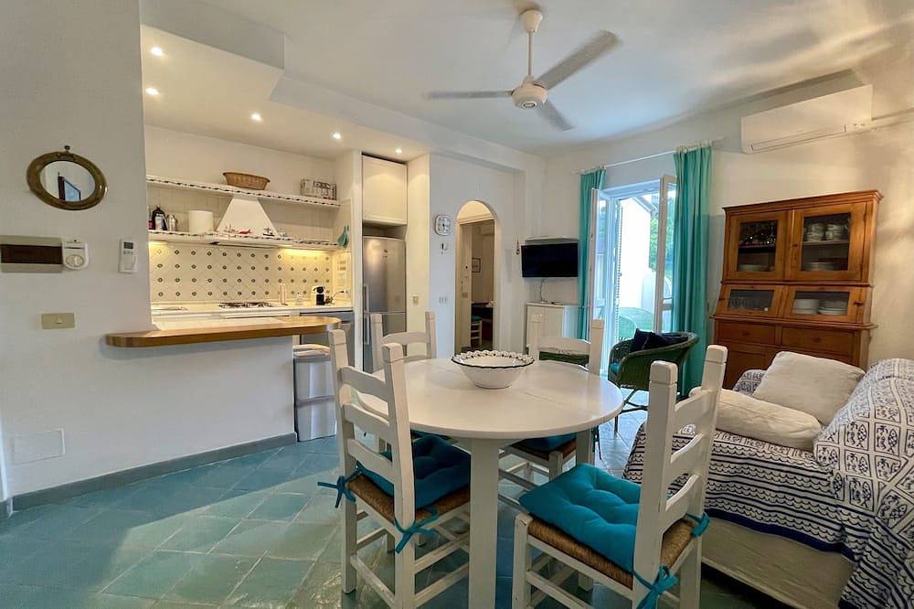 Entire apartment, Casa di Mari - Appartamento con Grande Terrazza a 500 mt dal Mare in Sperlonga, Latina Province