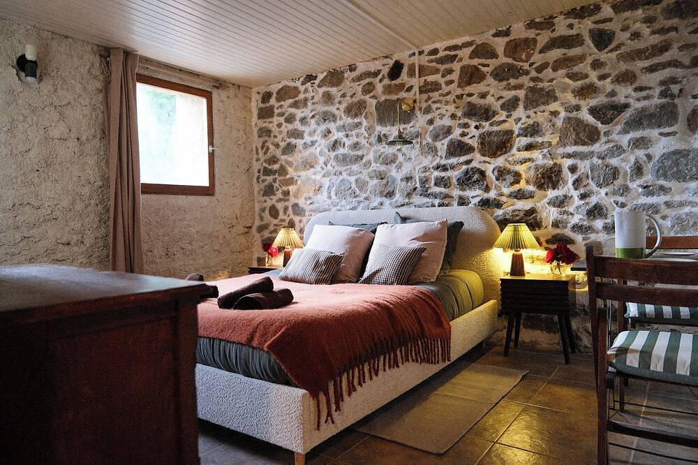 Double room in a village house in Corbara in Corbara, Calvi e dintorni