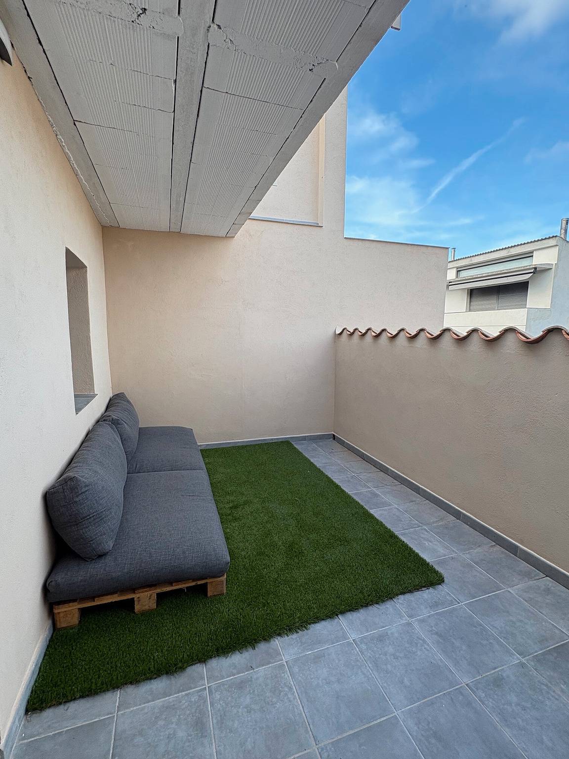 Apartamento entero, Apartamento 'Cal Brigida' con vistas a la montaña, Wi-Fi y aire acondicionado in San Martín de Tous, Interior de Barcelona