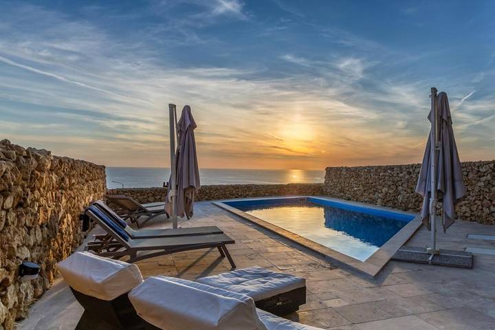 Ferienhaus für 6 Personen, mit Terrasse und Pool sowie Garten und Ausblick - 1