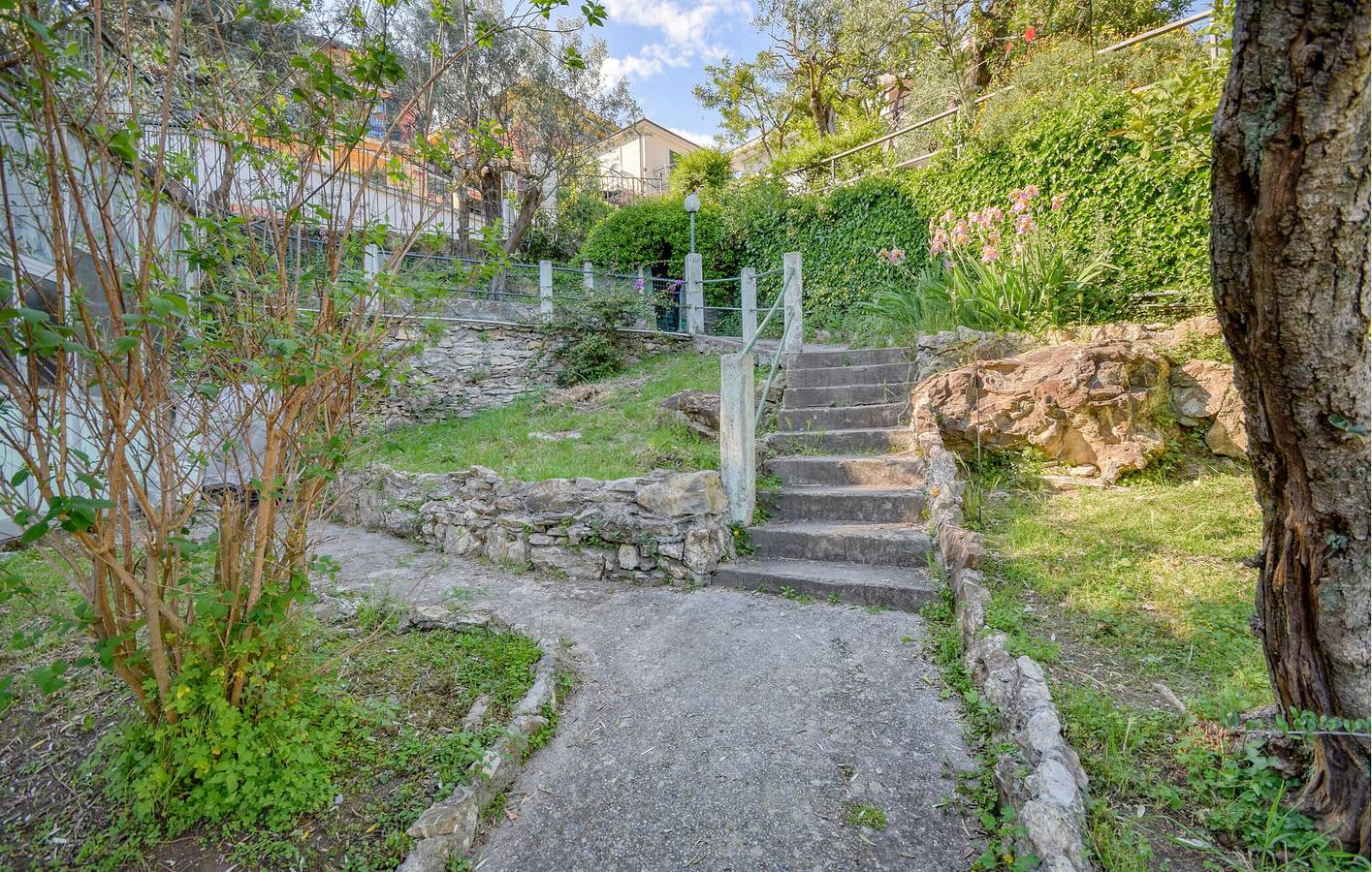 Ganze Ferienwohnung, Gemütliches Strandapartment mit Terrasse und Parkplatz in Recco, Riviera di Levante