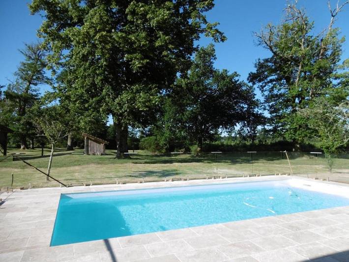 Gîte pour 6 personnes, avec terrasse ainsi que piscine et jardin à Canenx-et-Réaut