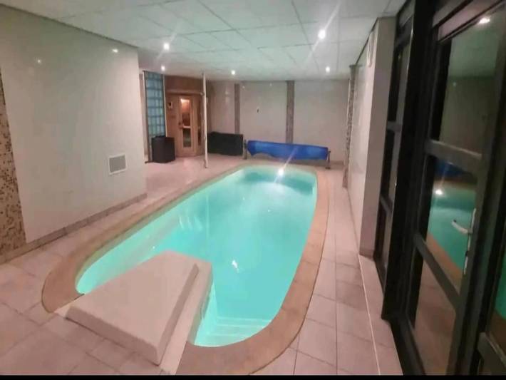 Location de vacances pour 17 personnes, avec jardin et terrasse ainsi que piscine et sauna dans Odeigne - 2