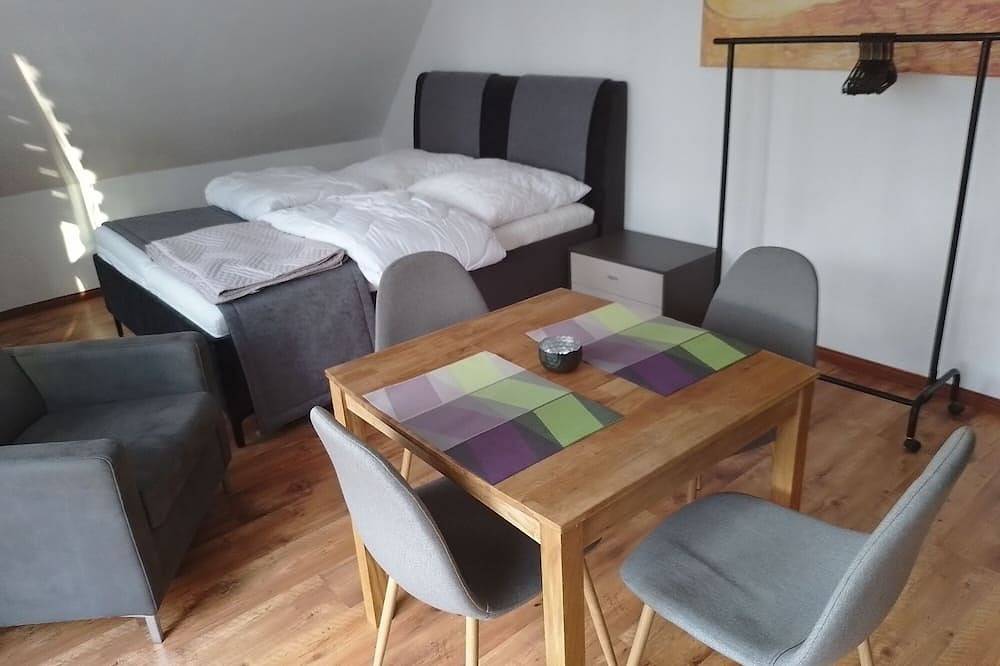 Ganze Wohnung, 1 room apartment directly on the Schwielowsee with bathing access and garden in Ferch, Schwielowsee