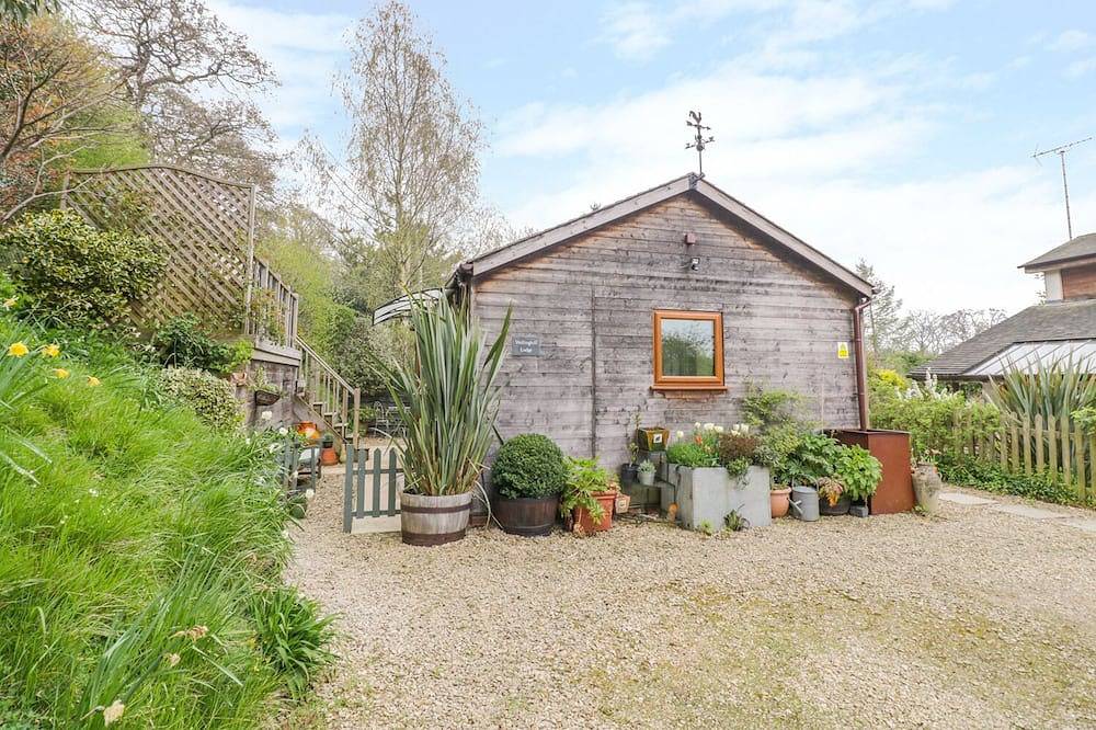Wellinghill Lodge, pet friendly, with a garden in Cheltenham in Cheltenham, Gloucestershire