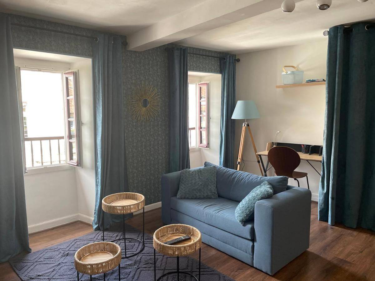 Appartement entier, One-Bedroom Apartment in Salies-de-Béarn, Béarn