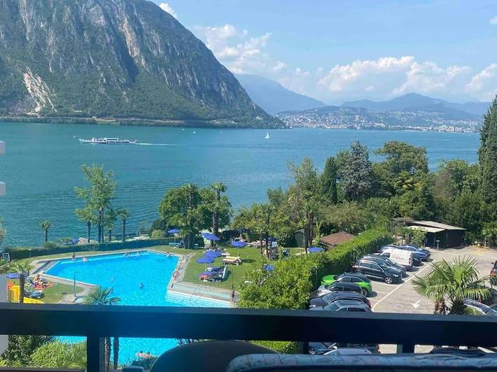 Ferienwohnung für 4 Personen, mit Balkon und Terrasse sowie Garten und Kinderpool in Bissone