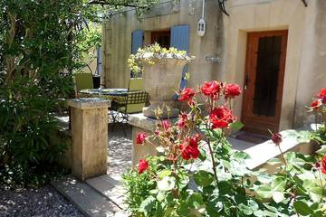 Gîte pour 4 personnes, avec jardin et piscine à Rognonas