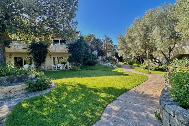 Gîte pour 4 personnes, avec Balcon/Terrasse ainsi que Jardin et Piscine à Porto Rotondo - 2