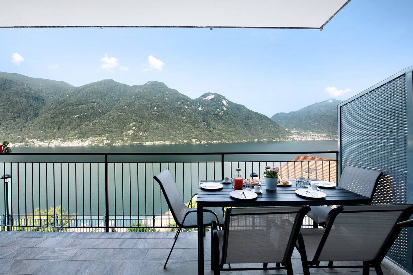 Apartamento entero, Appartamento "3 Il Tornante" con vistas al lago y a la montaña, Wi-Fi, aire acondicionado y balcón. in Nesso, Municipio de Nesso