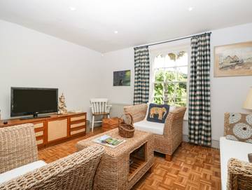 Log Cabin for 6 People in Hordle, New Forest National Park, Photo 4