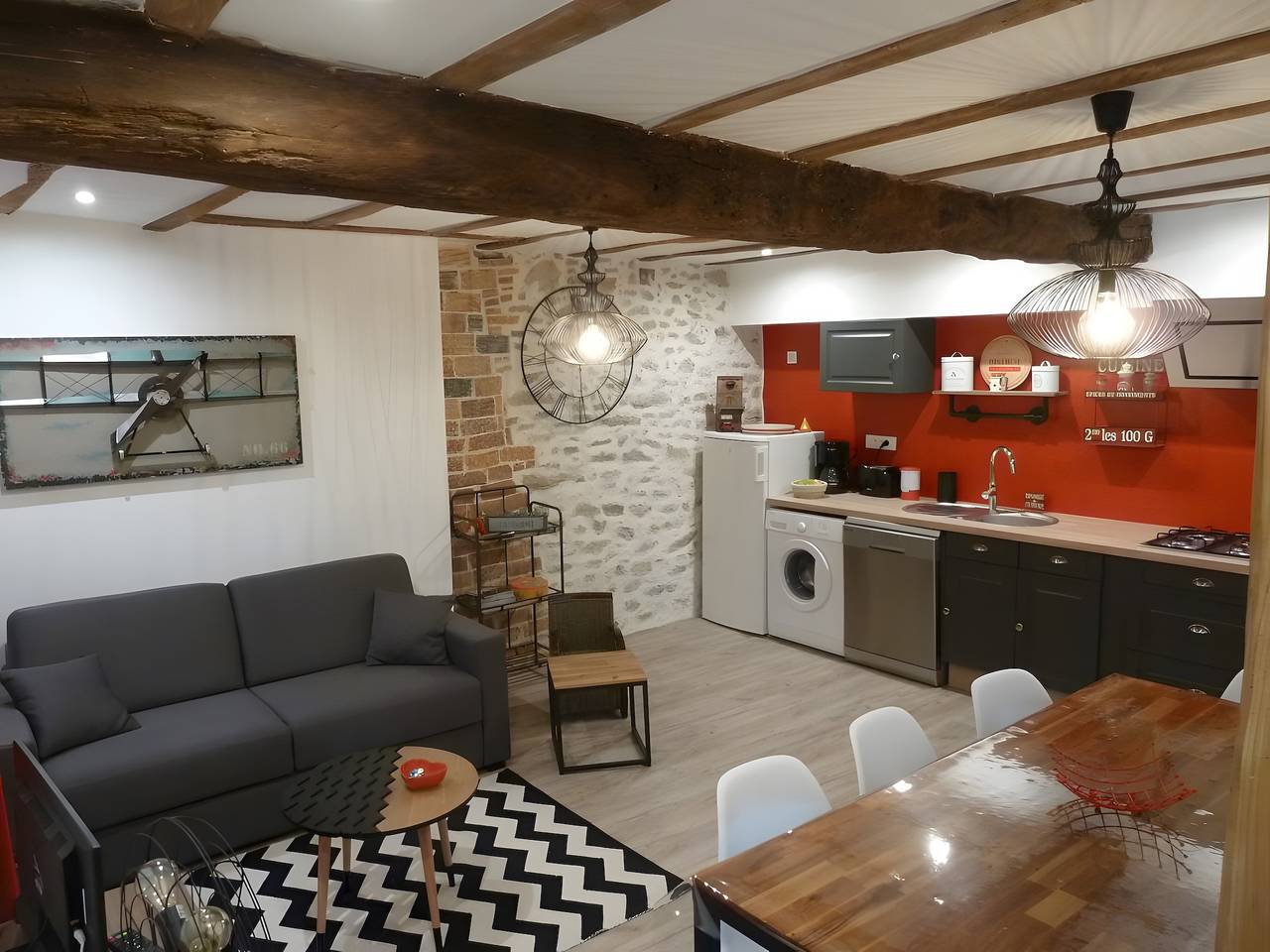 Ganze Wohnung, Appartement „Les Glycines N2“ mit privater Terrasse, Balkon und Wlan in Les Epesses, Loire-Tal